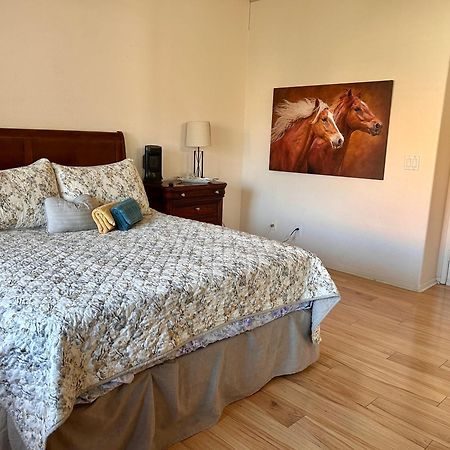 Golden Saddle Suite With Tv And Private Bathroom Хемет Экстерьер фото