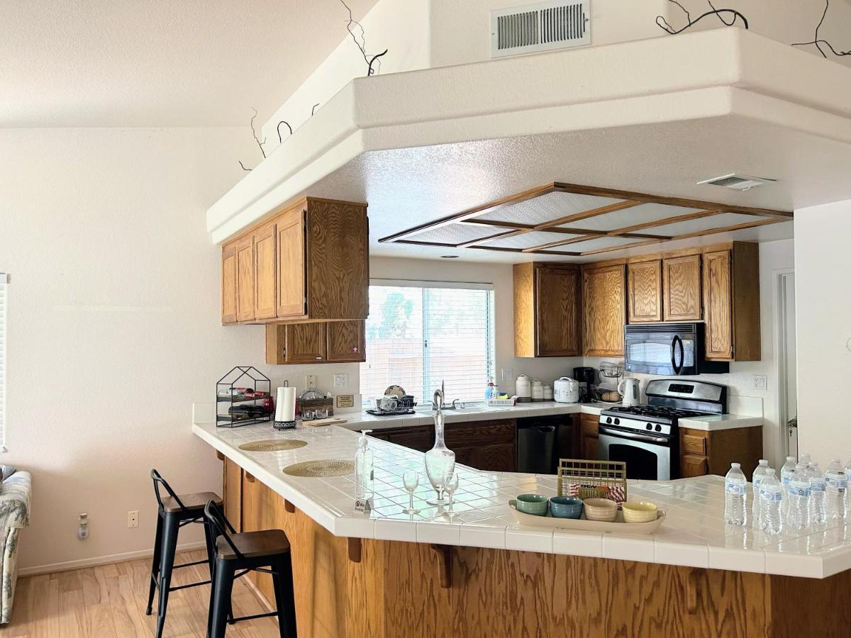Golden Saddle Suite With Tv And Private Bathroom Хемет Экстерьер фото