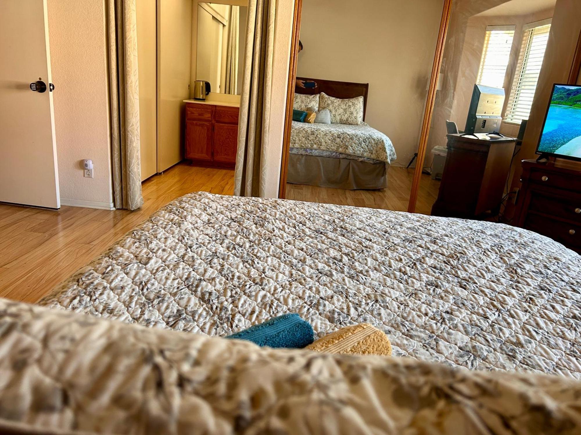 Golden Saddle Suite With Tv And Private Bathroom Хемет Экстерьер фото