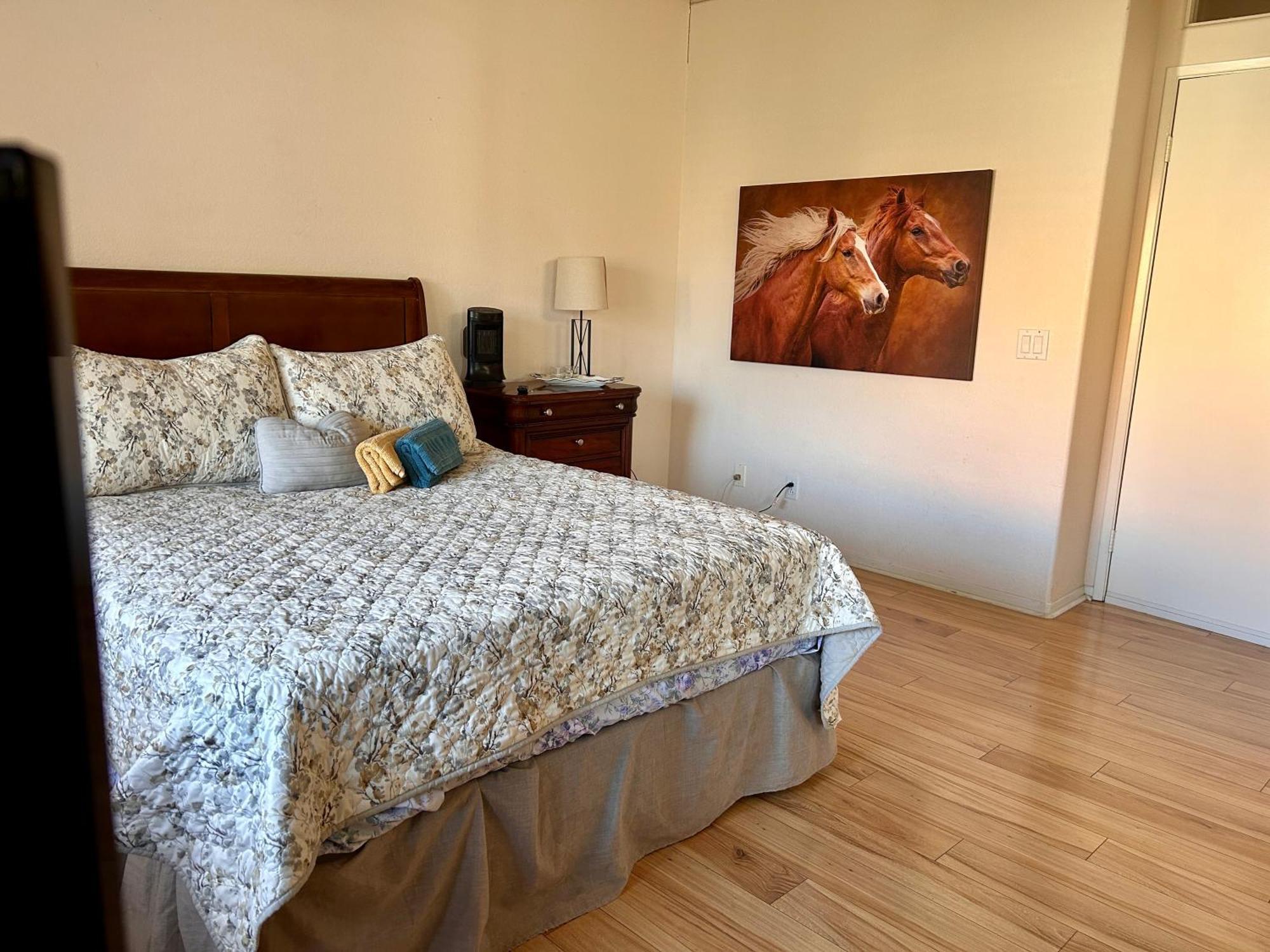 Golden Saddle Suite With Tv And Private Bathroom Хемет Экстерьер фото