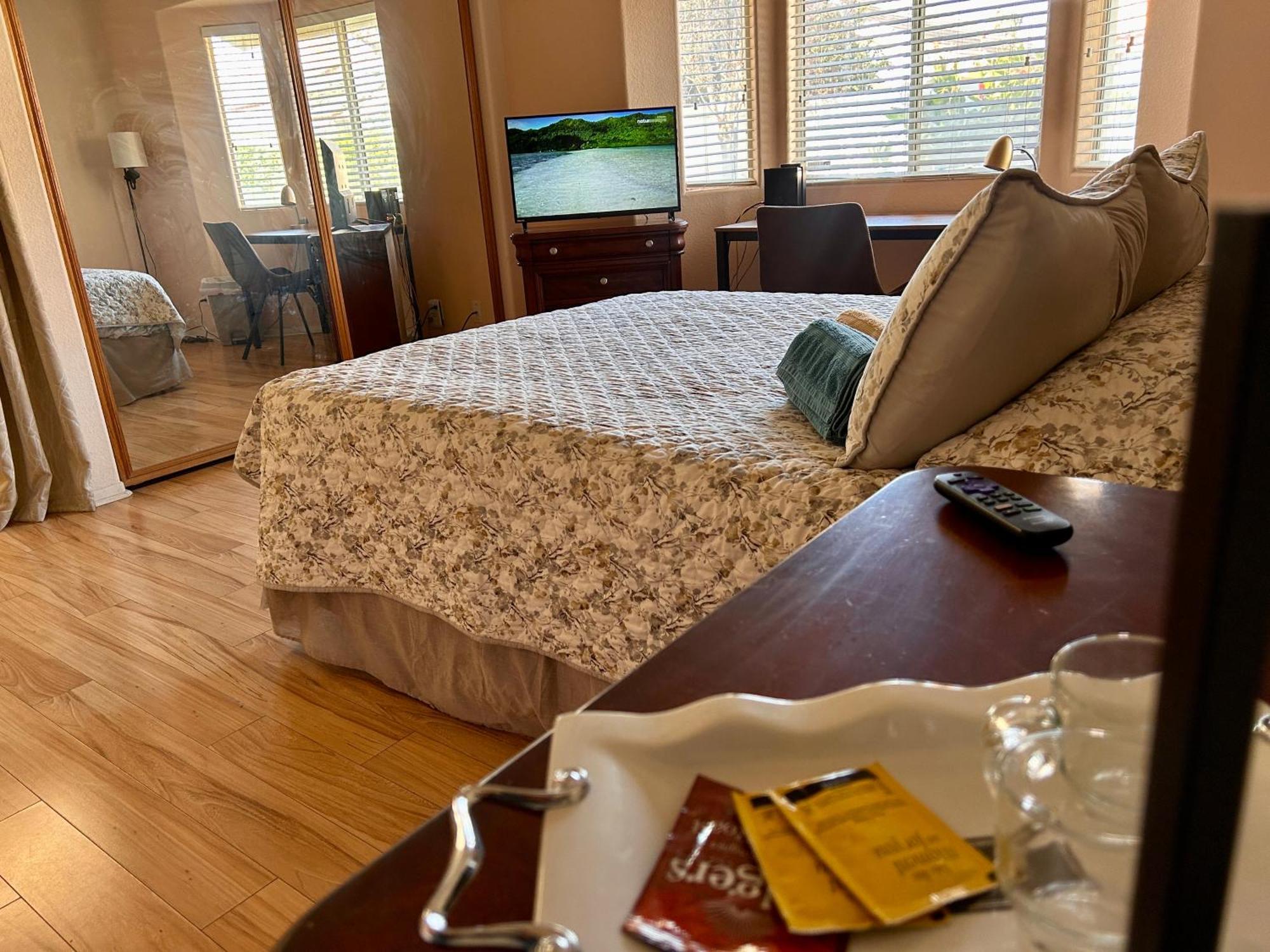 Golden Saddle Suite With Tv And Private Bathroom Хемет Экстерьер фото